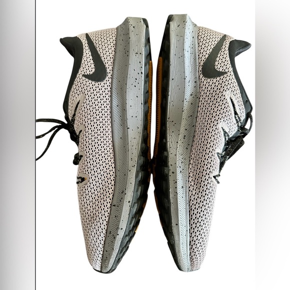 Nike Quest 2 SE Pumice Black Coral Stardust colorway Size 8.5 - Picture 3 of 7